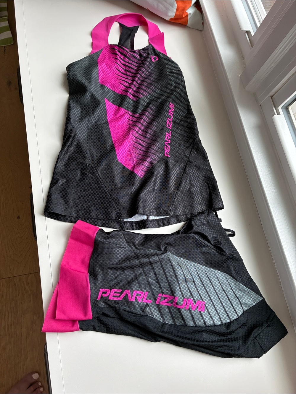 Pearl Izumi PRO Black and Hot Pink Women's Triathlon Jersey & shorts